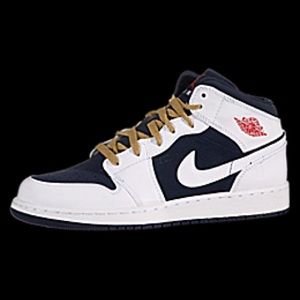 NIKE AIR JORDAN 1 RETRO